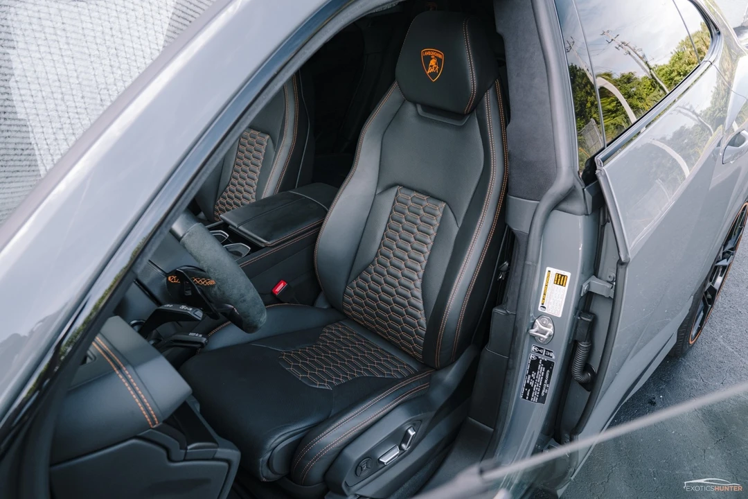 2022 Lamborghini Urus - Image 10 of 12