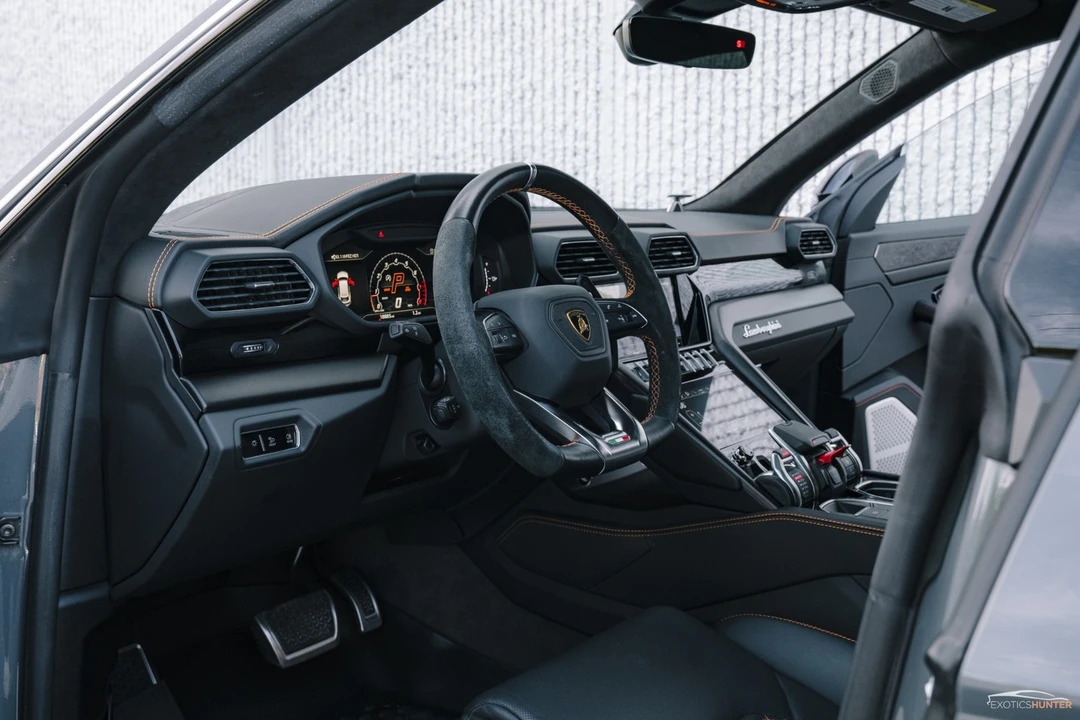 2022 Lamborghini Urus - Image 2 of 12