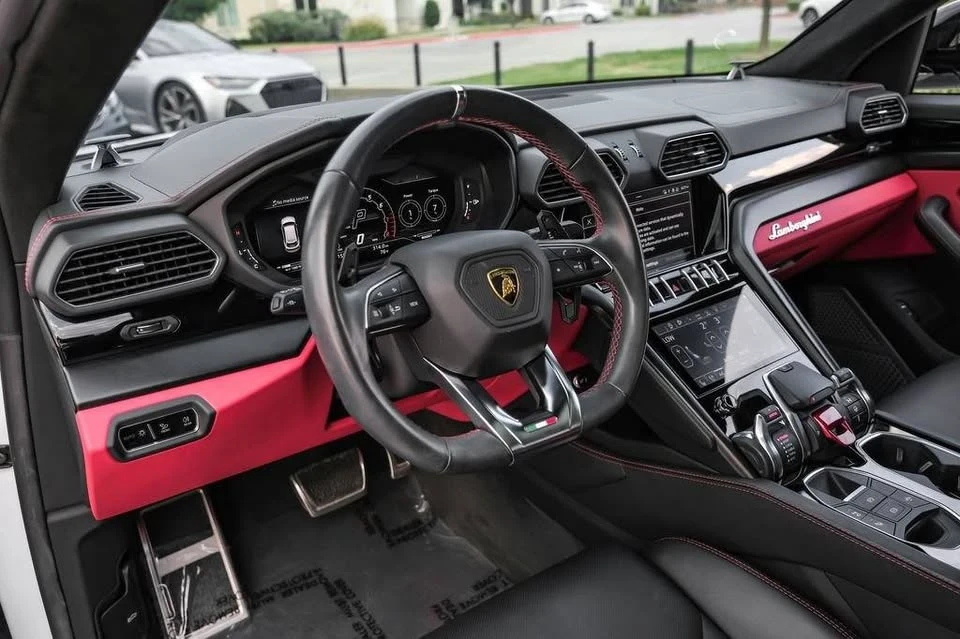 2022 Lamborghini Urus - Image 13 of 20