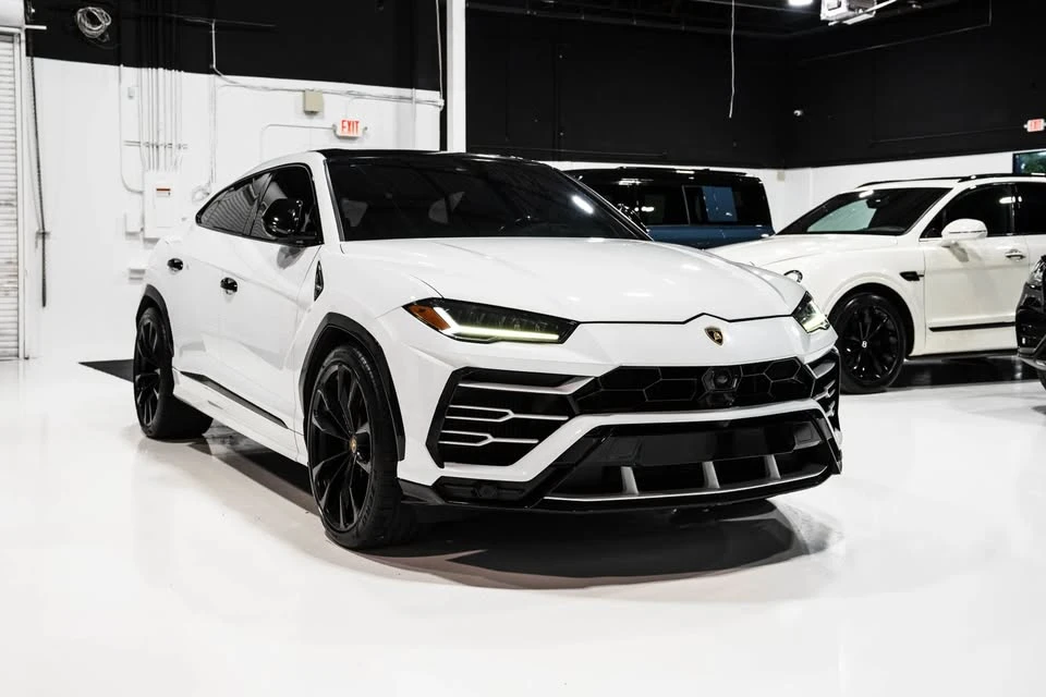 2022 Lamborghini Urus - Image 2 of 20