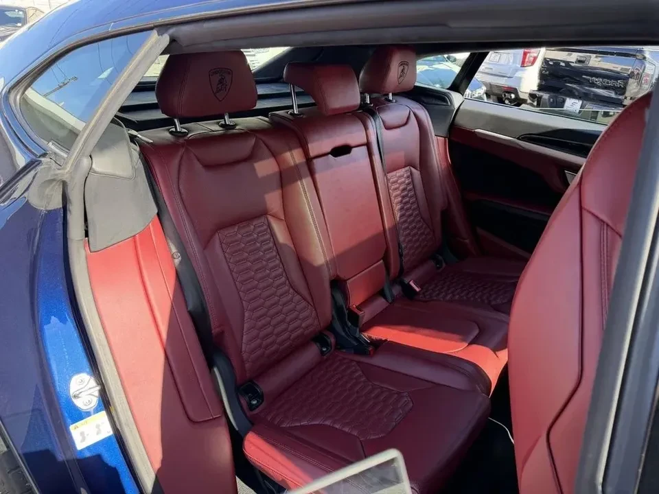 2022 Lamborghini Urus - Image 10 of 16
