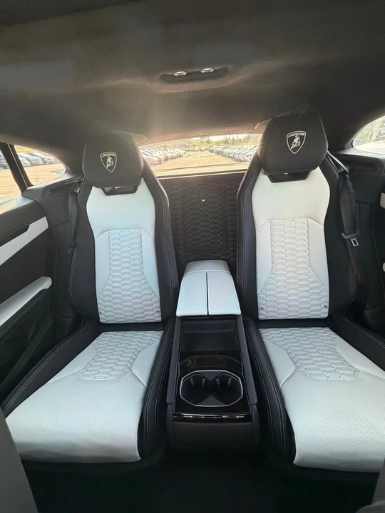 2022 Lamborghini Urus - Image 10 of 14