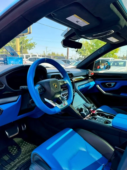 2022 Lamborghini Urus - Image 11 of 12