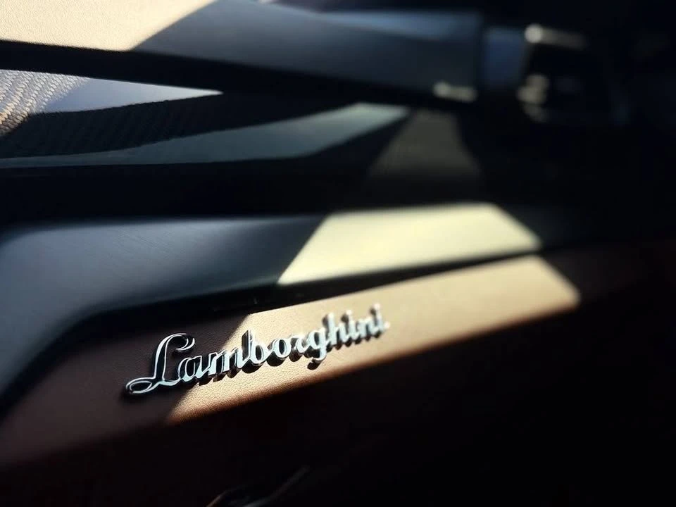 2022 Lamborghini Urus - Image 11 of 20