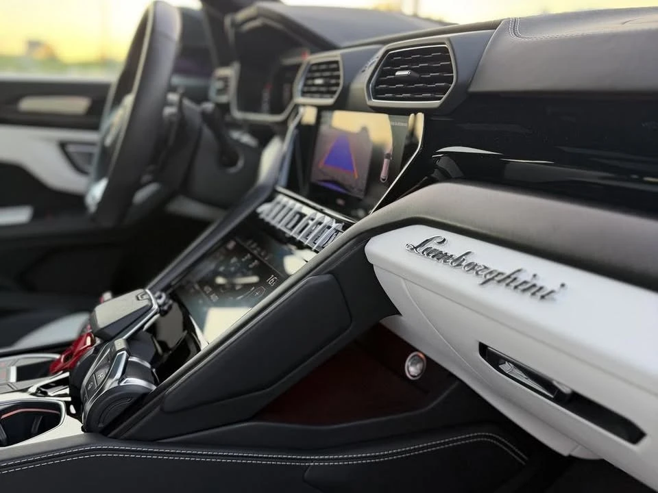 2022 Lamborghini Urus - Image 10 of 15