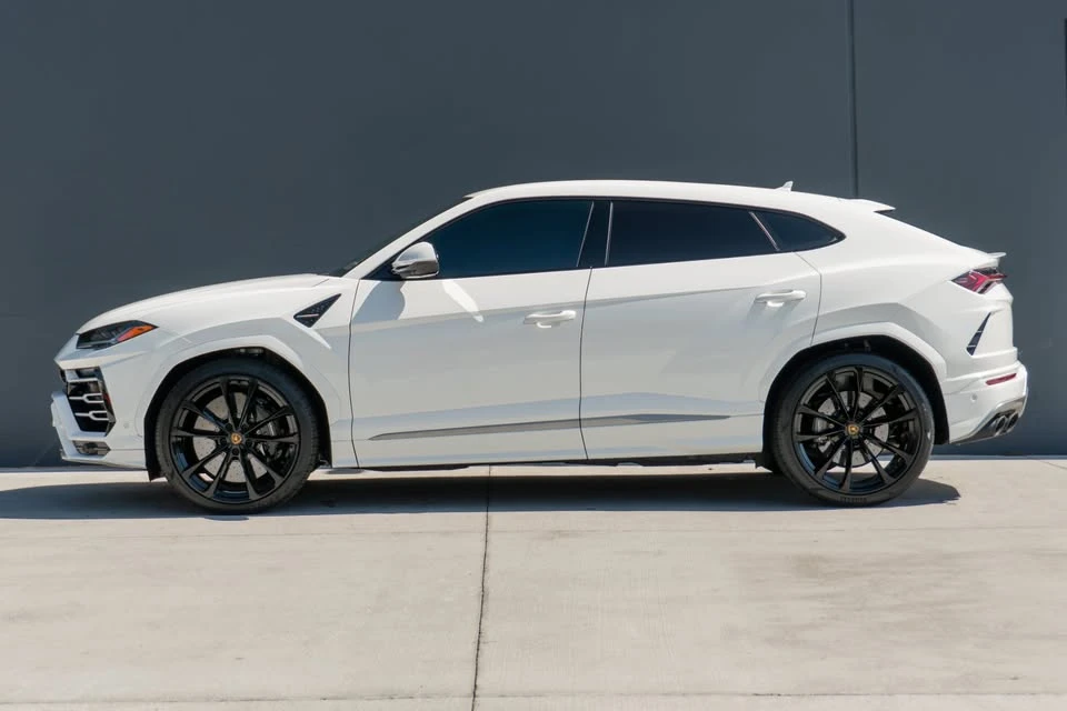 2022 Lamborghini Urus - Image 2 of 20