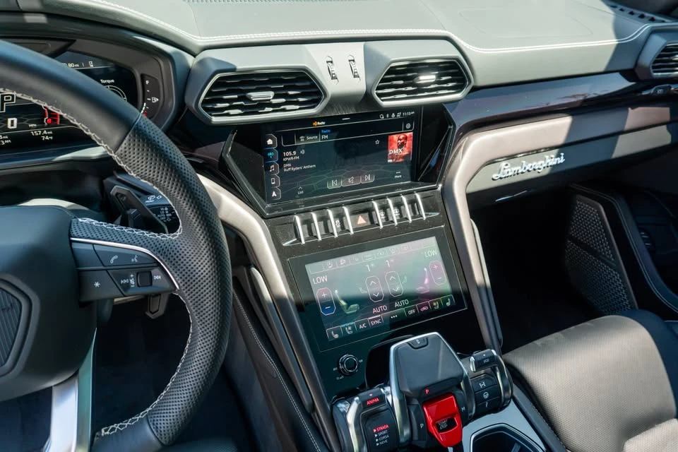 2022 Lamborghini Urus - Image 15 of 20