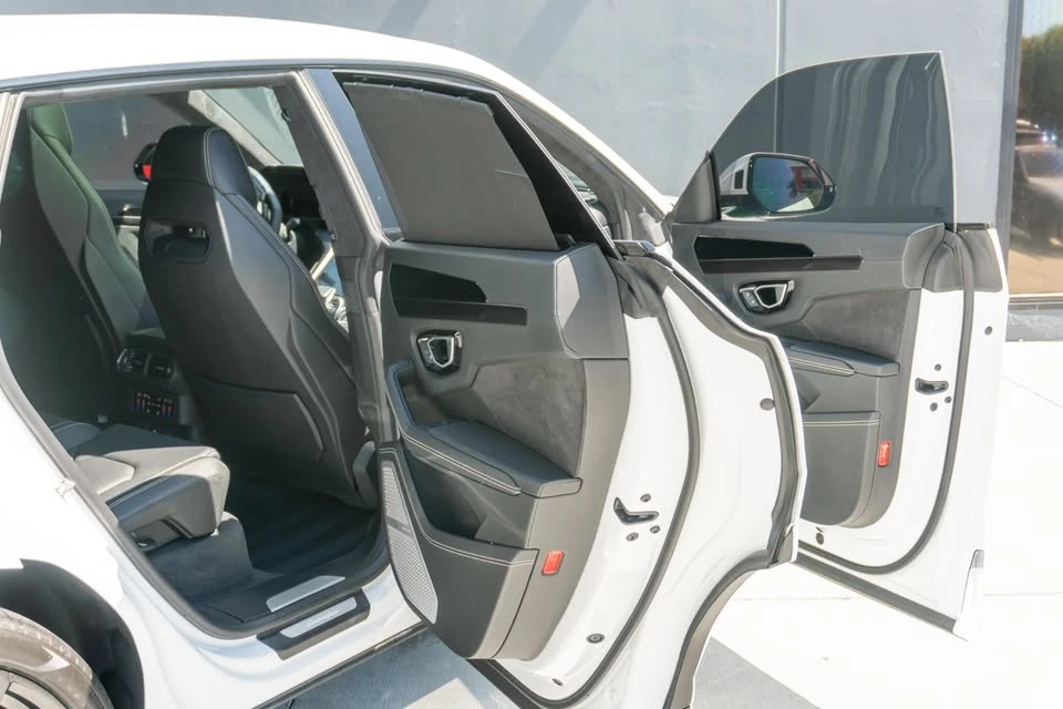 2022 Lamborghini Urus - Image 17 of 20