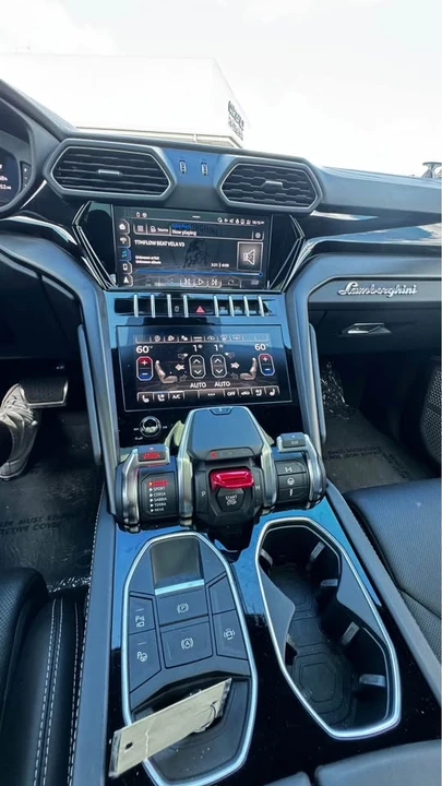 2022 Lamborghini Urus - Image 18 of 18