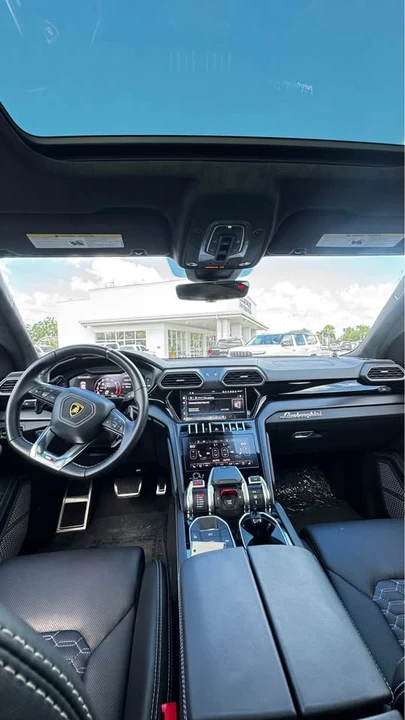 2022 Lamborghini Urus - Image 2 of 18