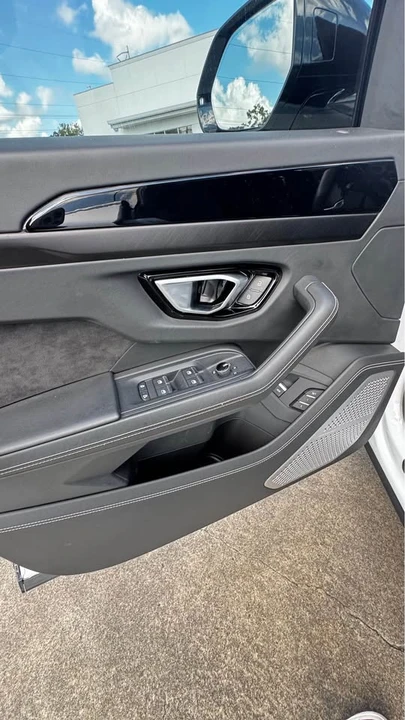 2022 Lamborghini Urus - Image 17 of 18