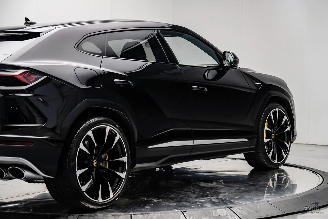2022 Lamborghini Urus - Image 18 of 31