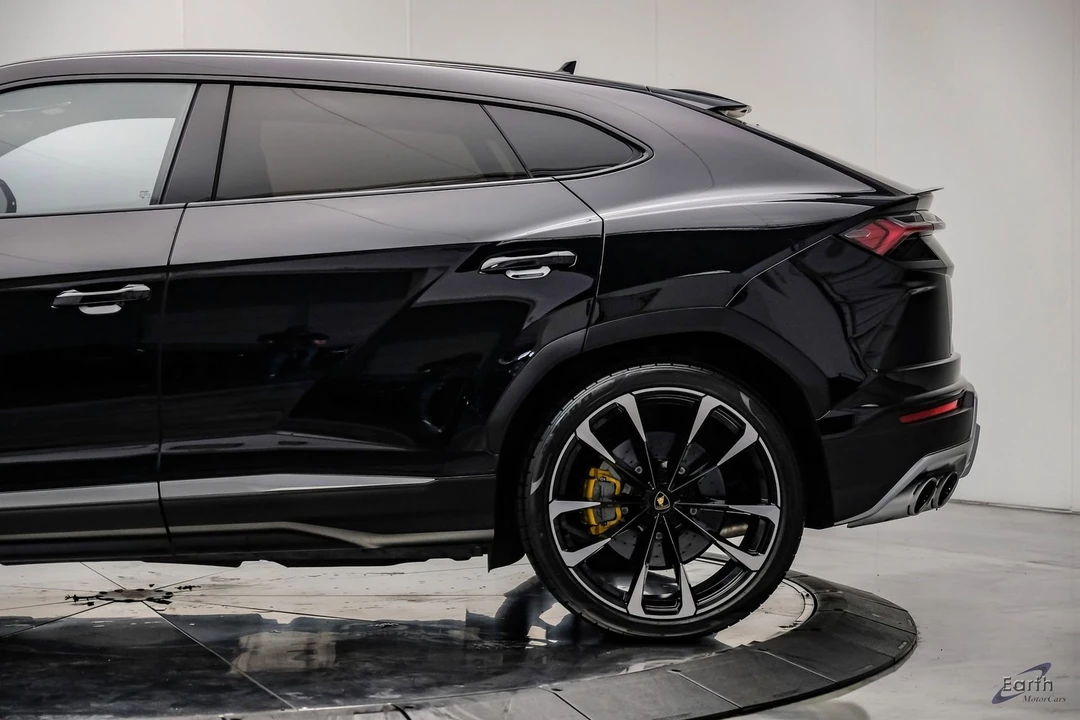 2022 Lamborghini Urus - Image 9 of 31