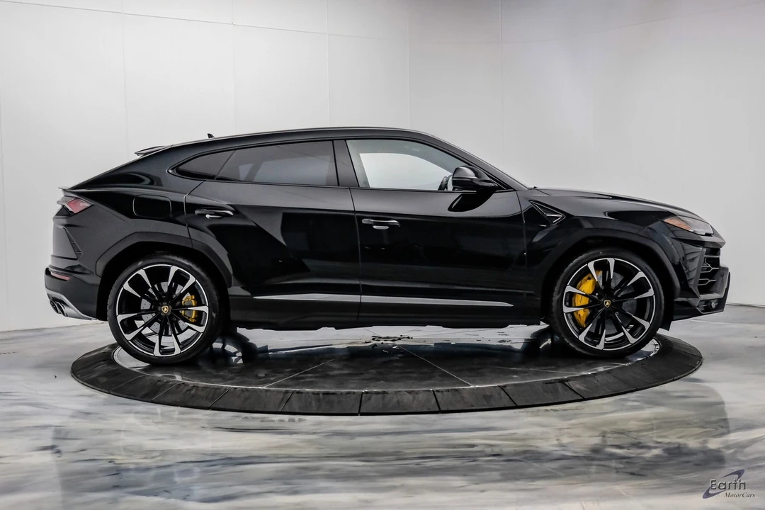 2022 Lamborghini Urus - Image 19 of 31