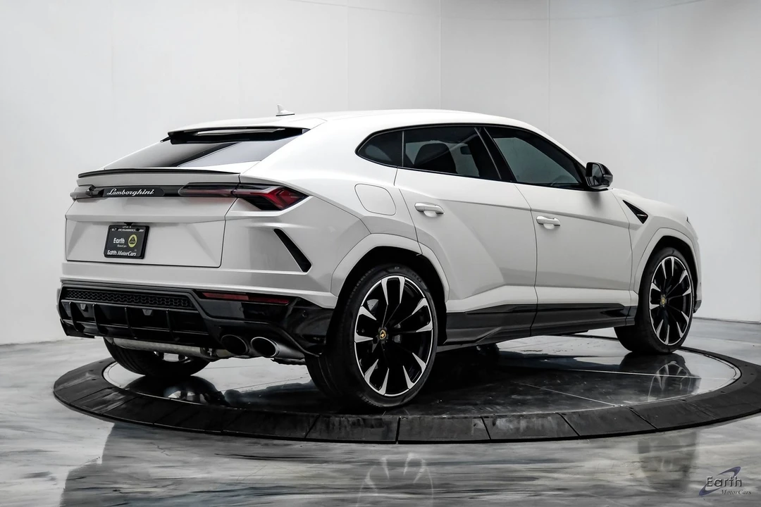 2022 Lamborghini Urus - Image 17 of 31