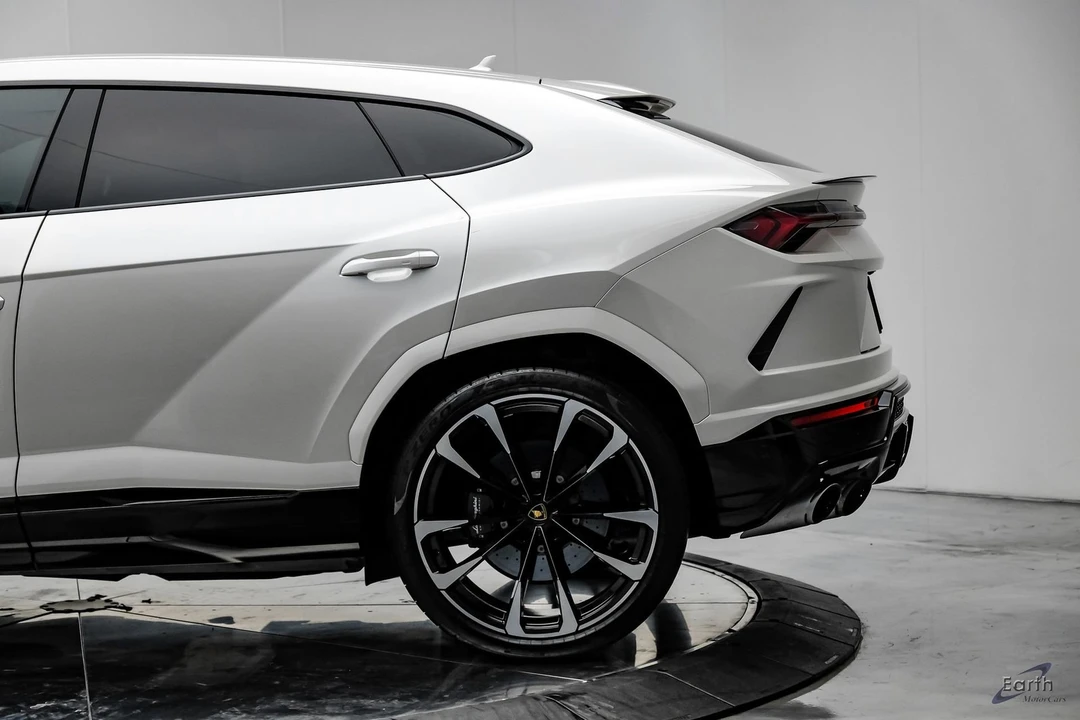 2022 Lamborghini Urus - Image 10 of 21