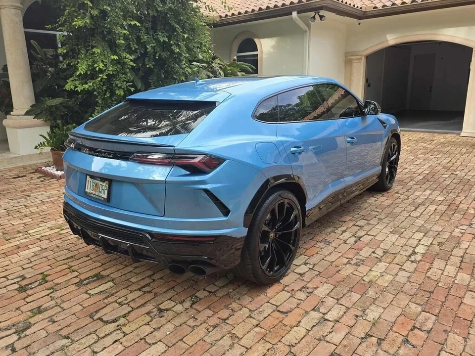2022 Lamborghini Urus - Image 2 of 21