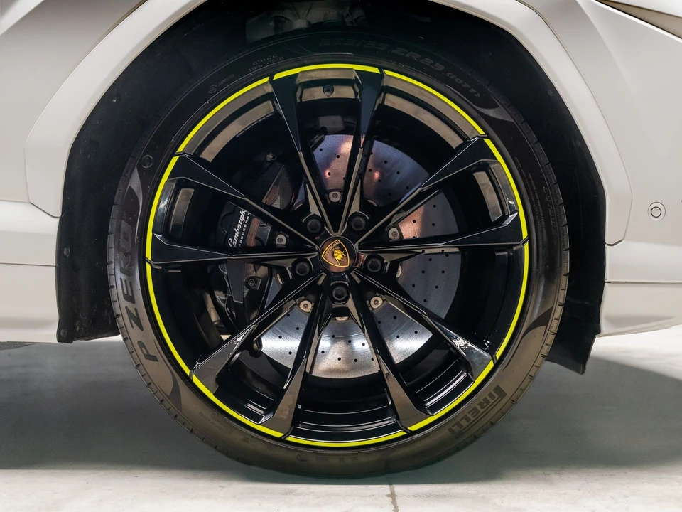 2022 Lamborghini Urus - Image 29 of 31