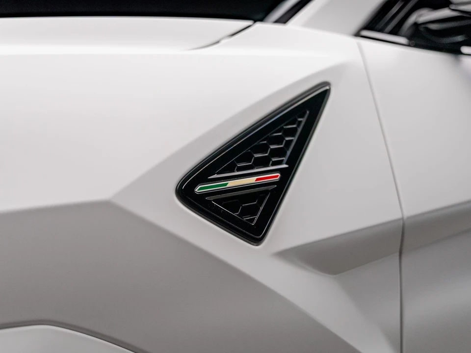 2022 Lamborghini Urus - Image 27 of 31