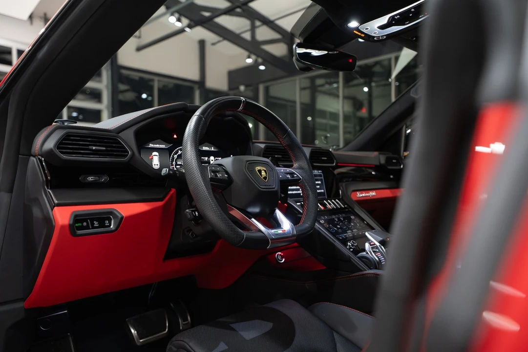 2022 Lamborghini Urus - Image 14 of 31