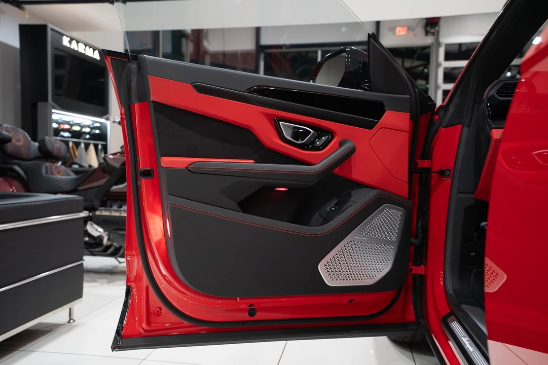 2022 Lamborghini Urus - Image 5 of 31