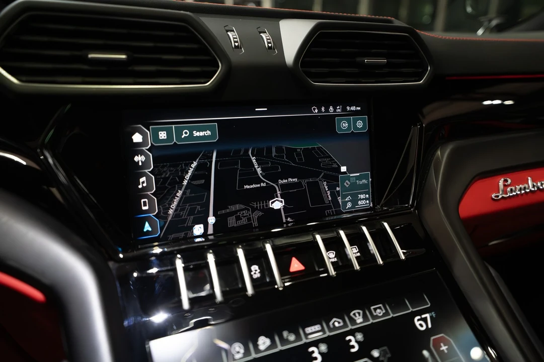 2022 Lamborghini Urus - Image 18 of 31