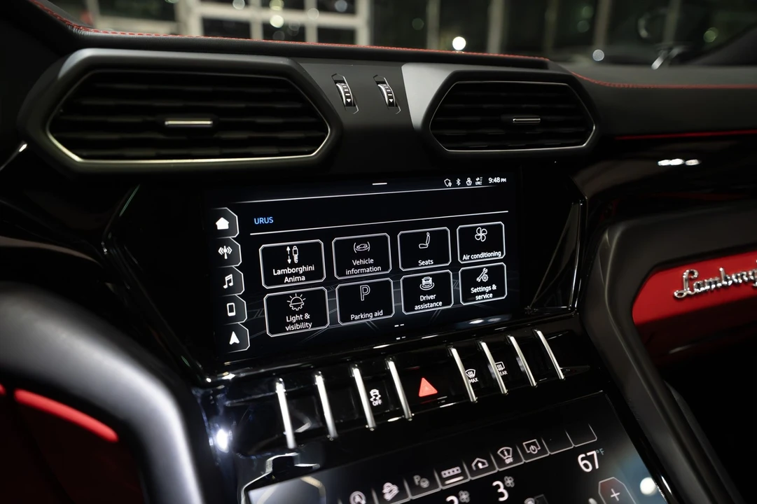 2022 Lamborghini Urus - Image 17 of 31