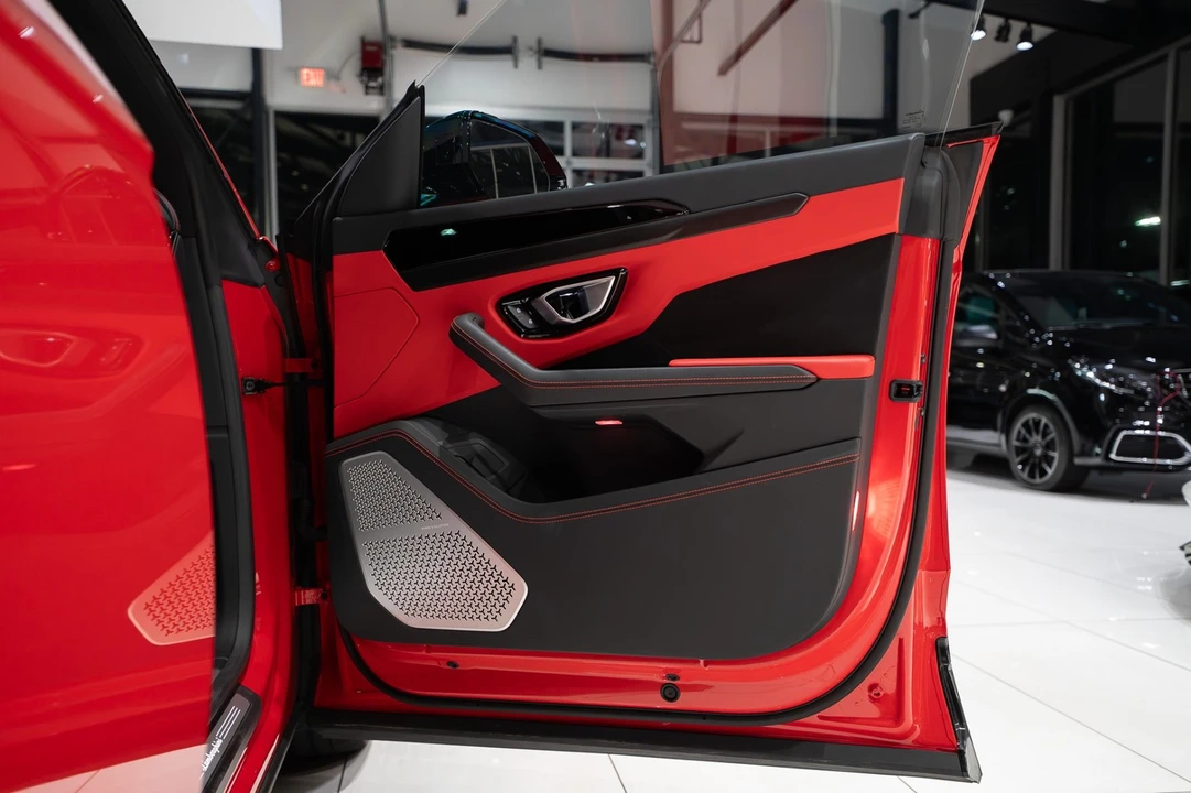 2022 Lamborghini Urus - Image 24 of 31