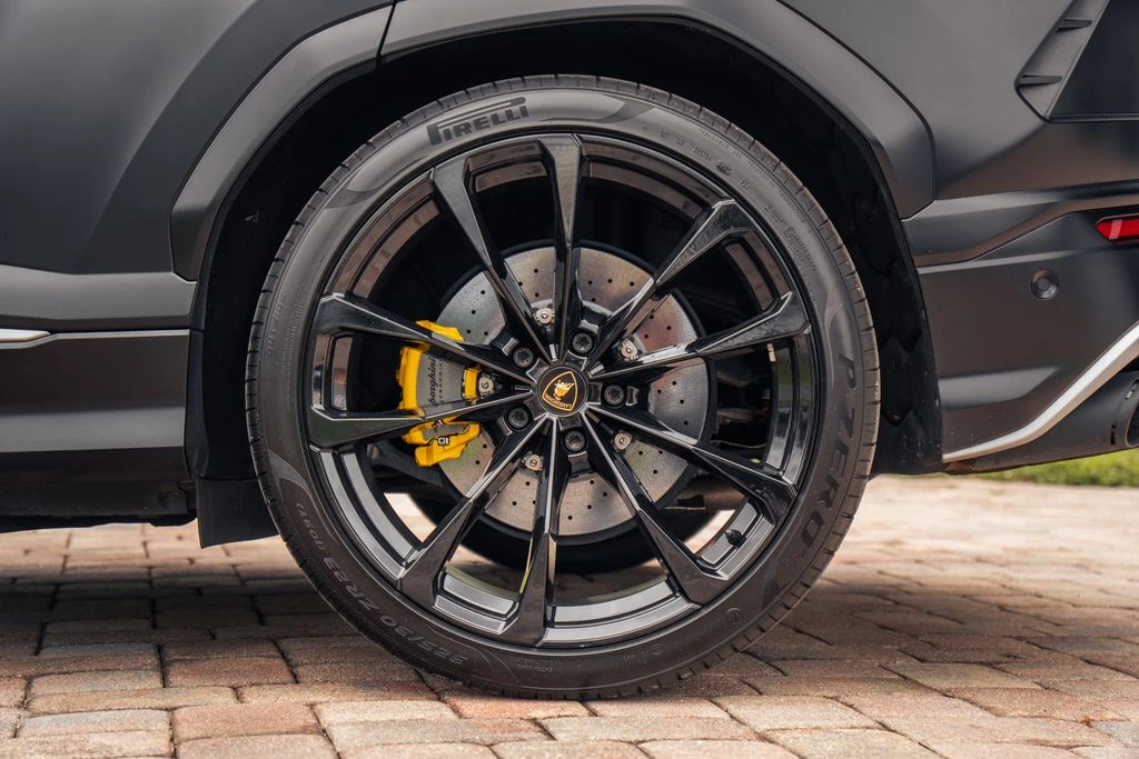 2022 Lamborghini Urus - Image 16 of 31