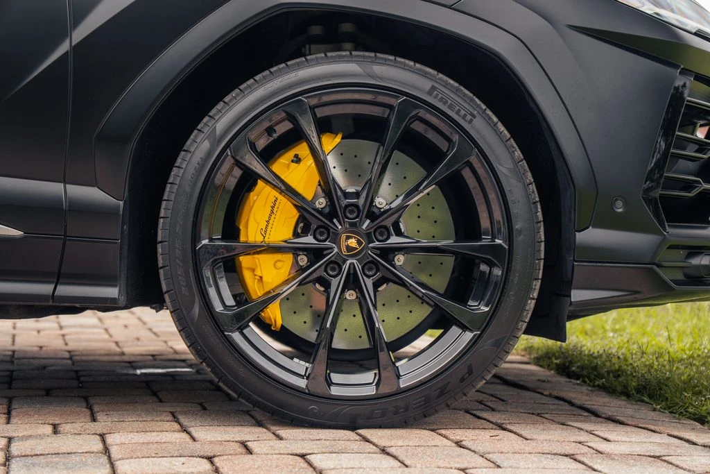 2022 Lamborghini Urus - Image 14 of 31