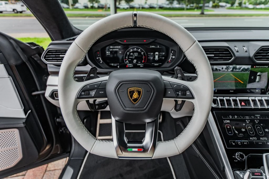 2022 Lamborghini Urus - Image 23 of 31