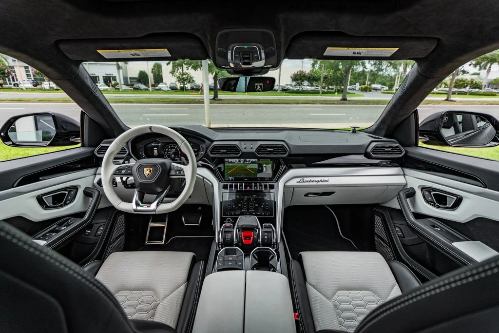 2022 Lamborghini Urus - Image 22 of 31