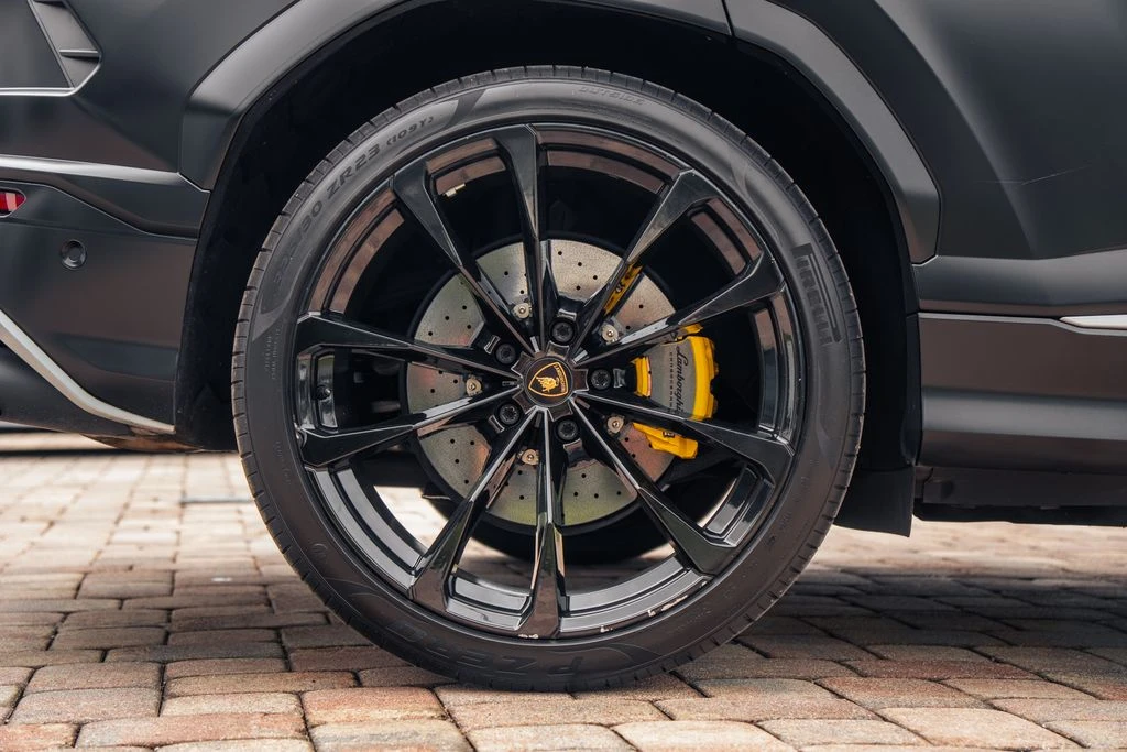2022 Lamborghini Urus - Image 13 of 31
