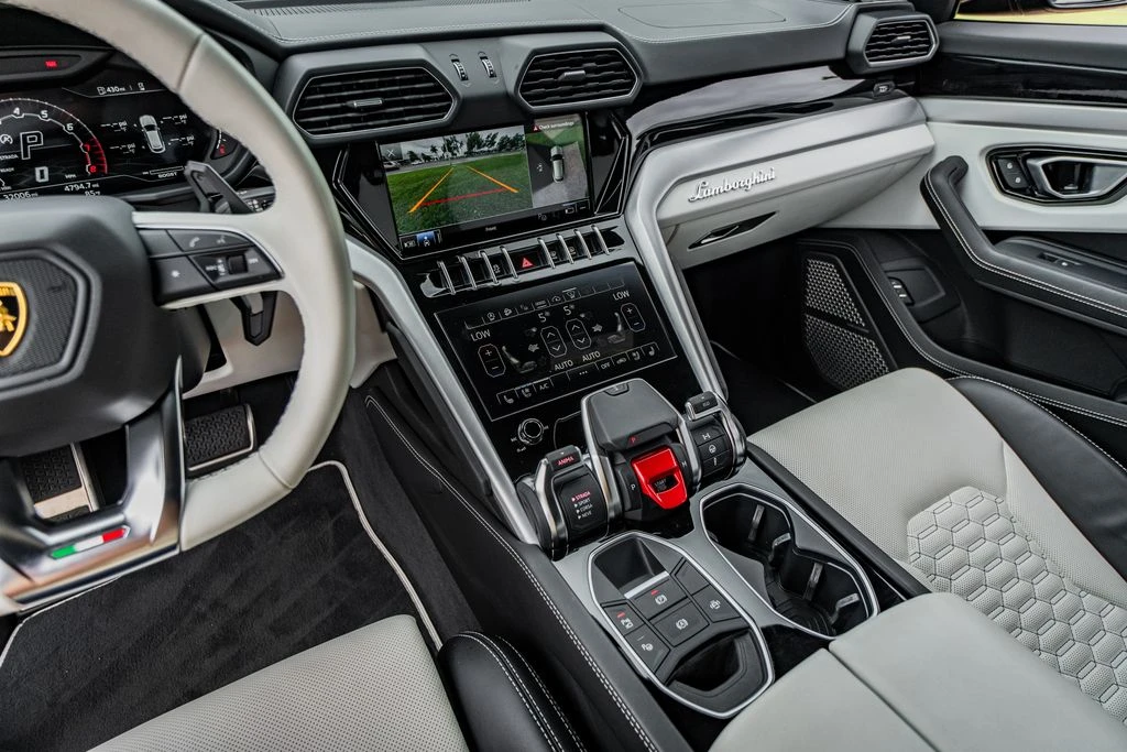 2022 Lamborghini Urus - Image 27 of 31