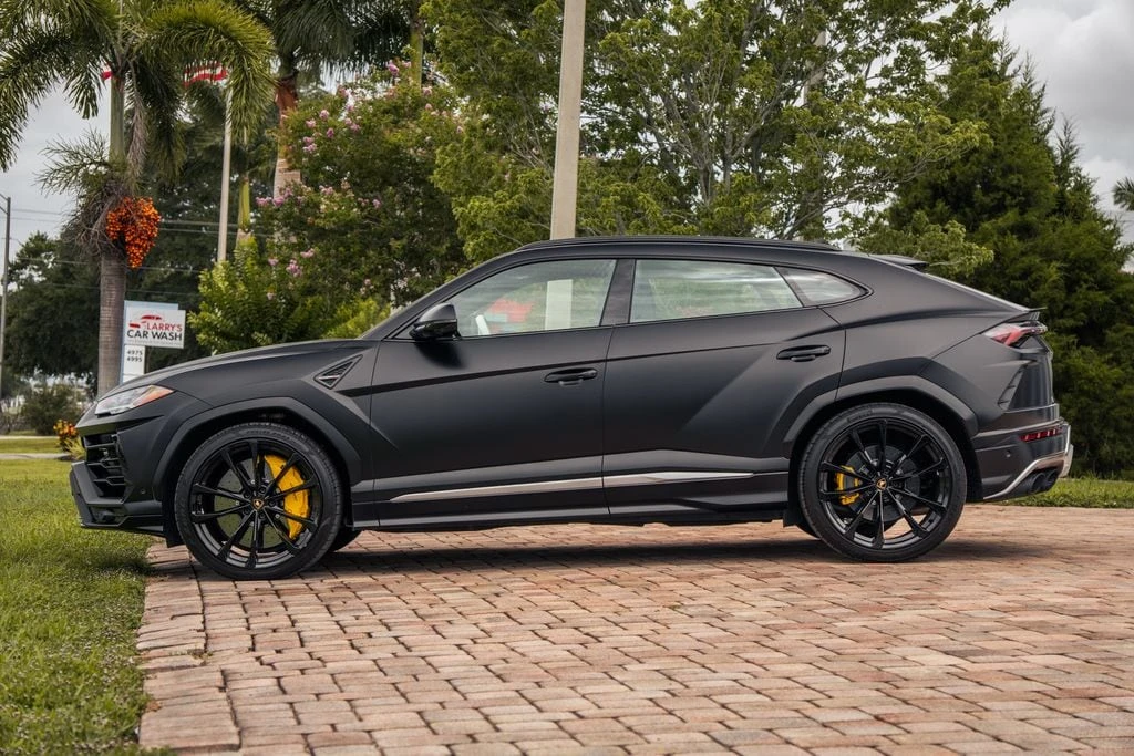 2022 Lamborghini Urus - Image 2 of 31