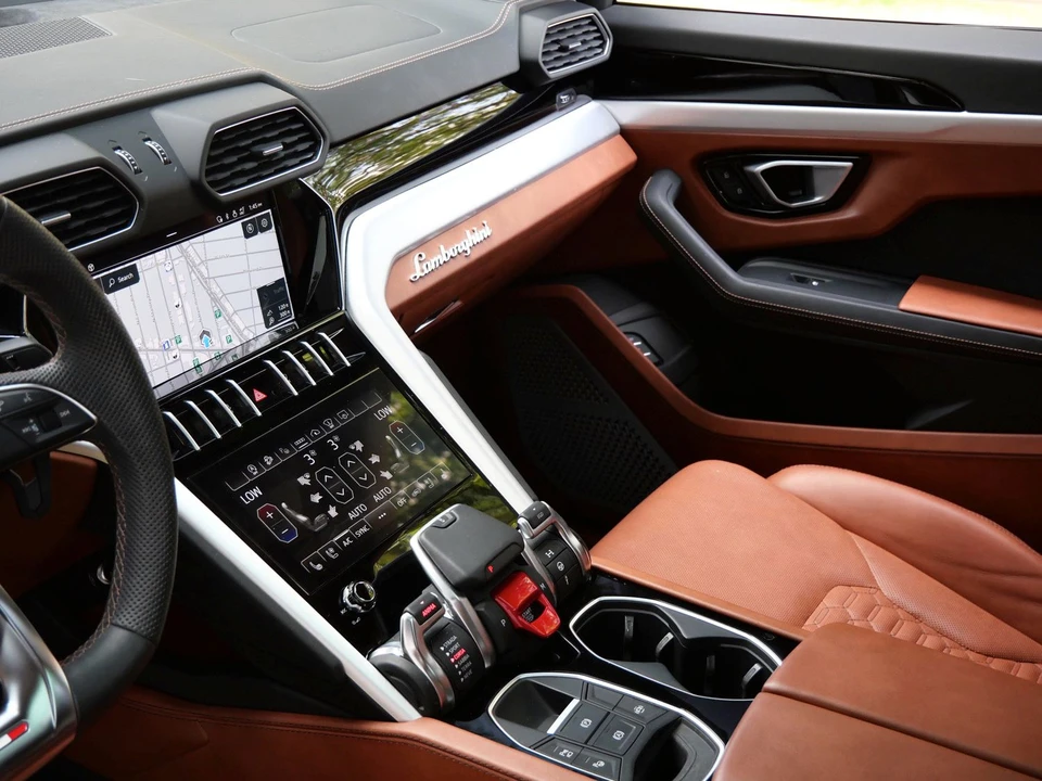 2022 Lamborghini Urus - Image 15 of 27