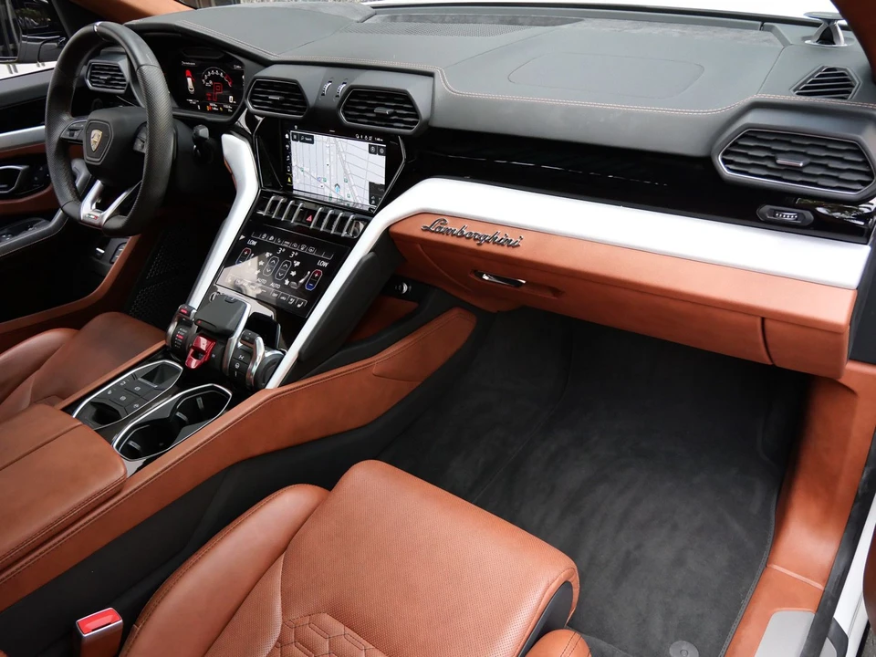2022 Lamborghini Urus - Image 24 of 27
