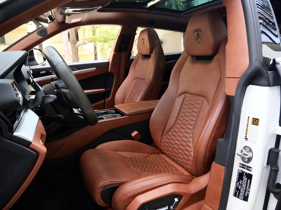 2022 Lamborghini Urus - Image 19 of 27