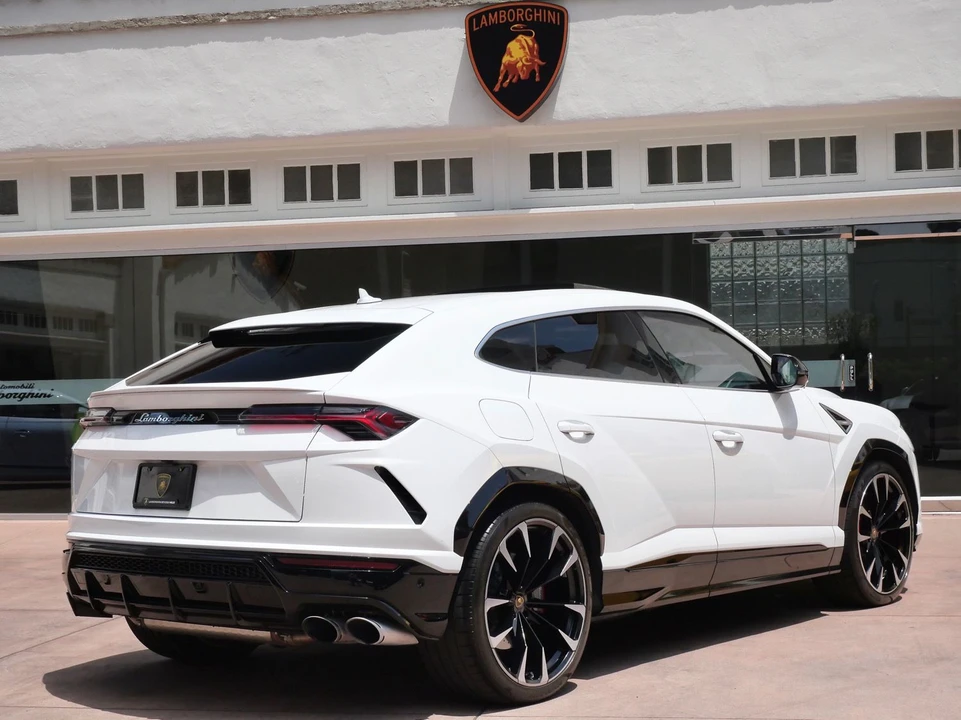 2022 Lamborghini Urus - Image 3 of 27