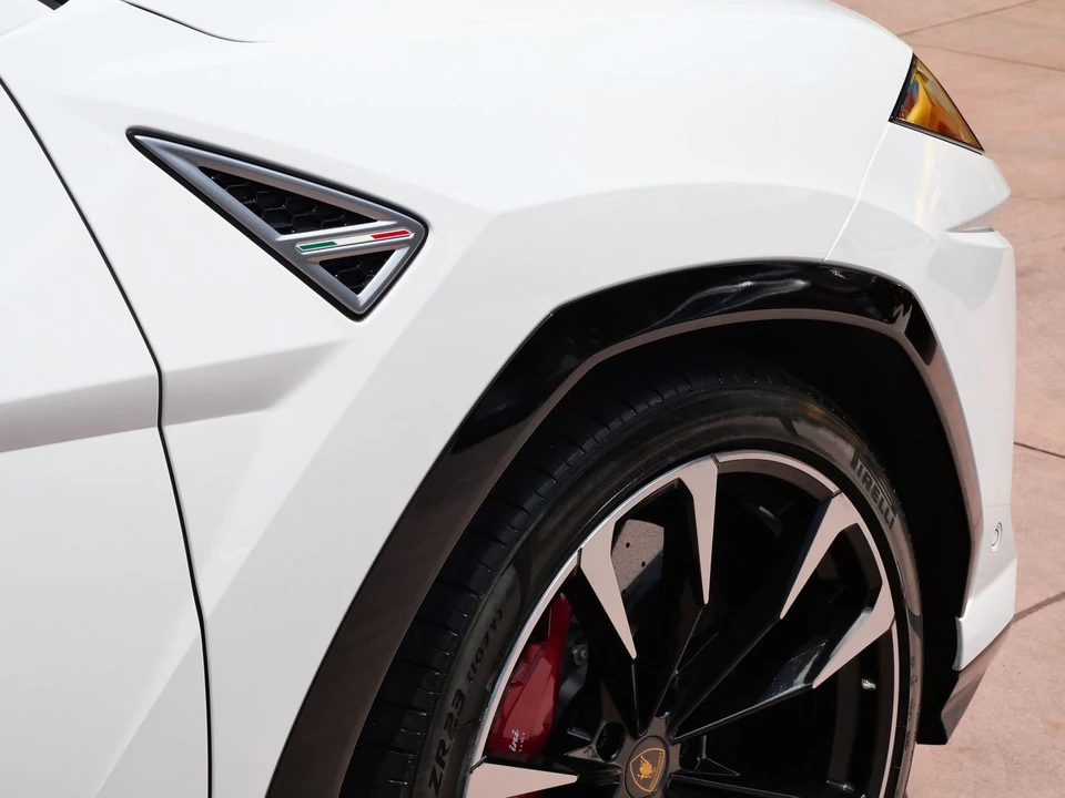 2022 Lamborghini Urus - Image 11 of 27