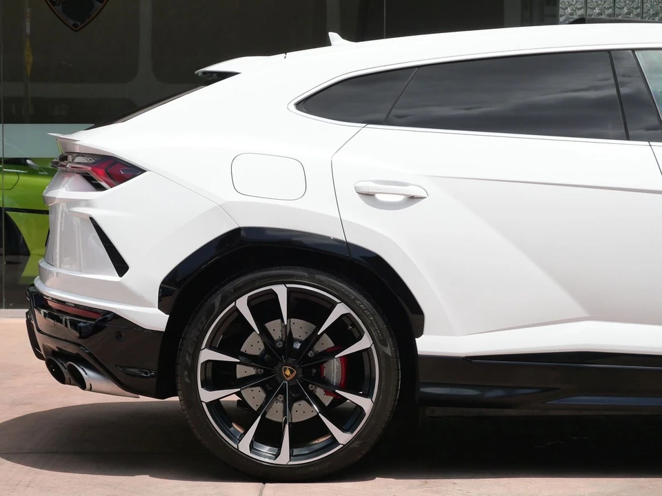 2022 Lamborghini Urus - Image 10 of 27