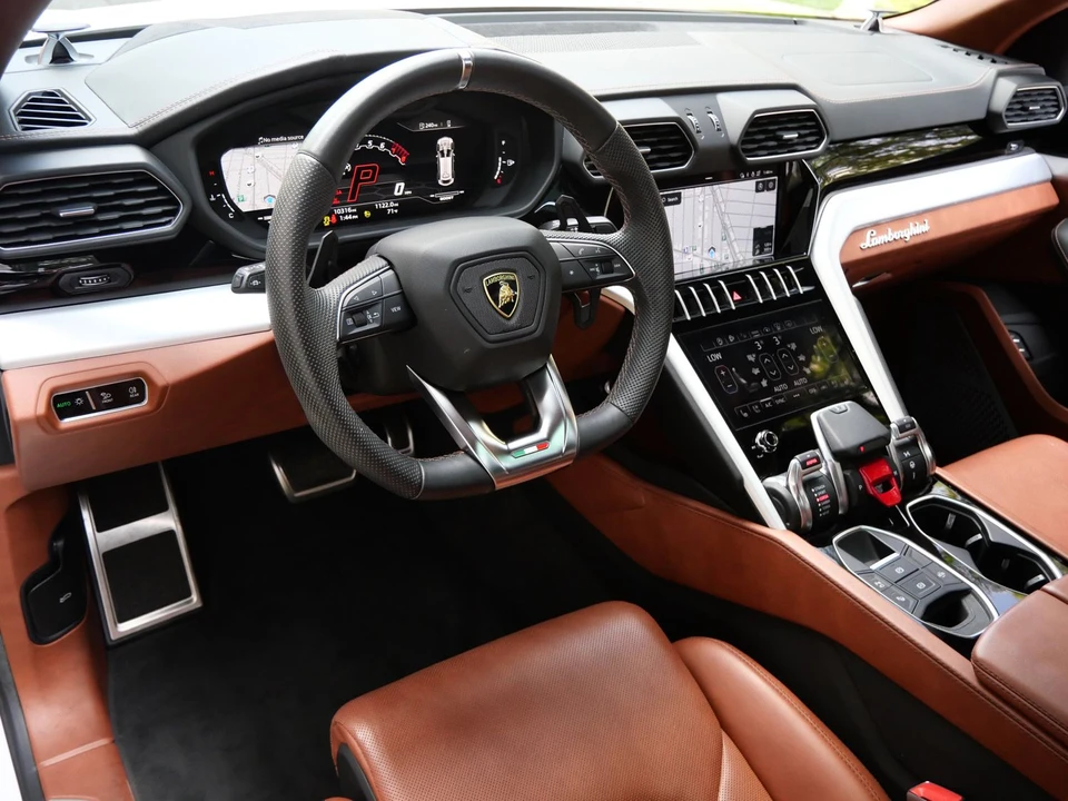 2022 Lamborghini Urus - Image 13 of 27