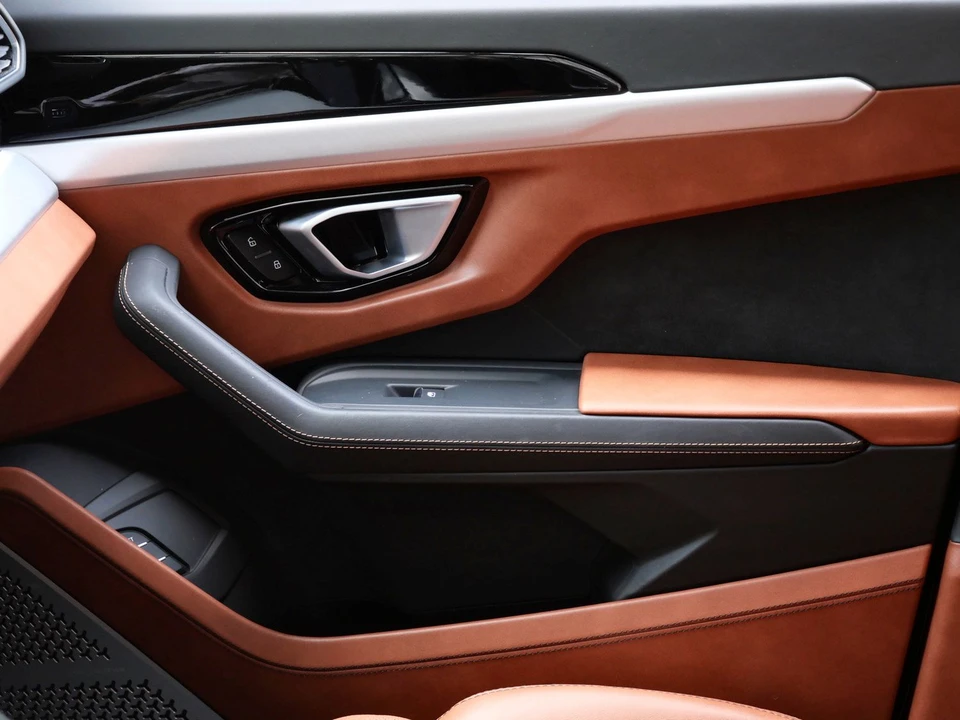 2022 Lamborghini Urus - Image 16 of 27