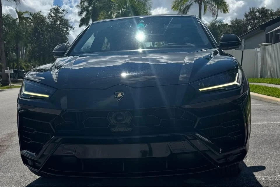 2022 Lamborghini Urus - Image 2 of 10