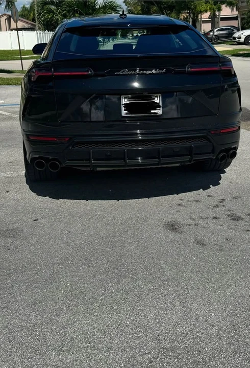 2022 Lamborghini Urus - Image 9 of 10