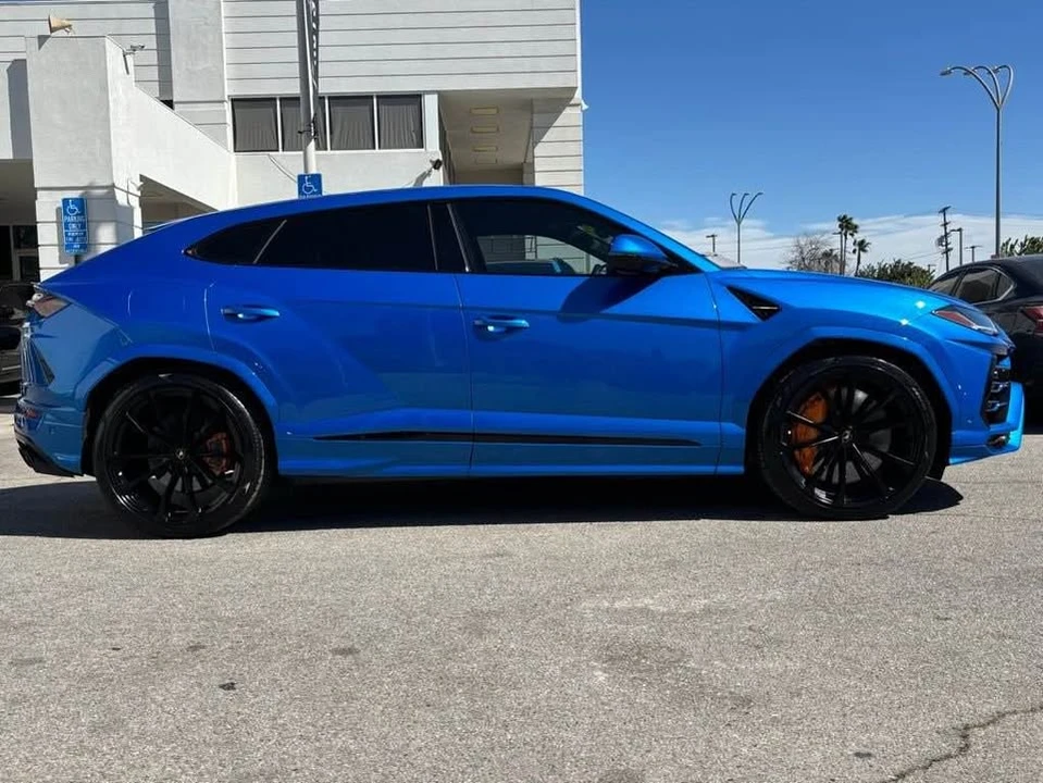 2022 Lamborghini Urus - Image 2 of 11