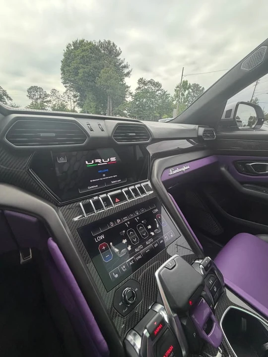 2022 Lamborghini Urus - Image 10 of 16