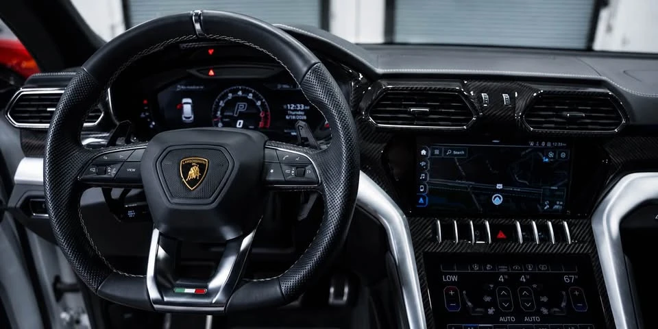2022 Lamborghini Urus - Image 8 of 11
