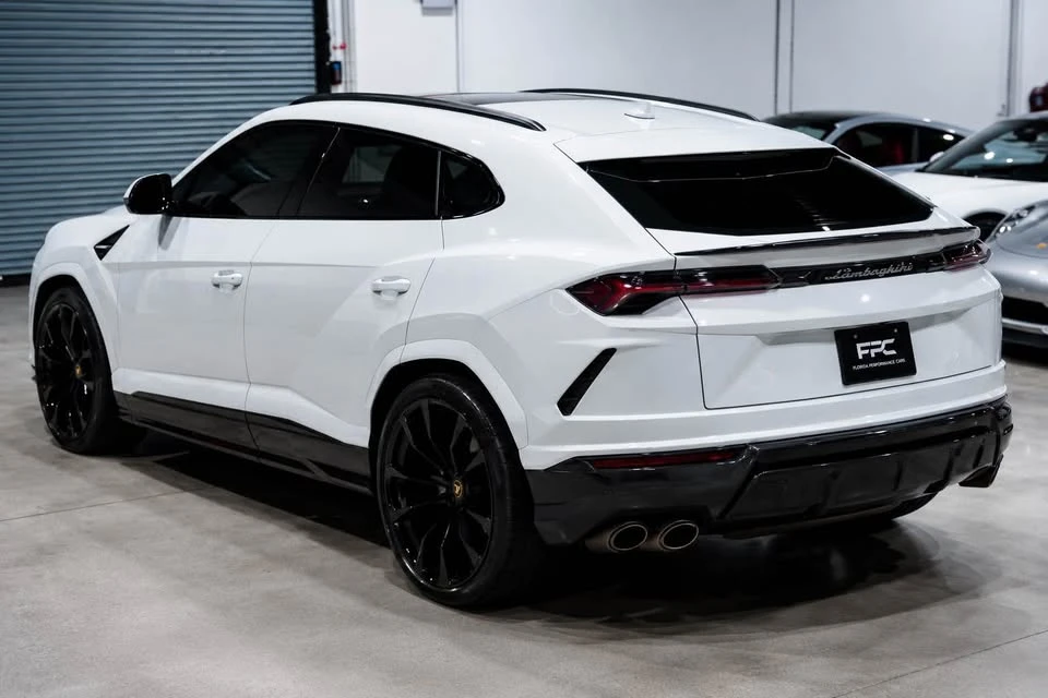 2022 Lamborghini Urus - Image 2 of 11