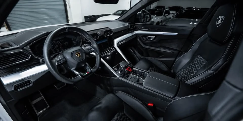 2022 Lamborghini Urus - Image 9 of 11